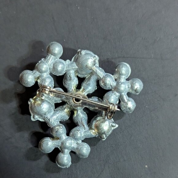 Vintage Rhinestone Snowflake Brooch Crystal Pin Silver Tone Sparkle Jewelry - Picture 5 of 6